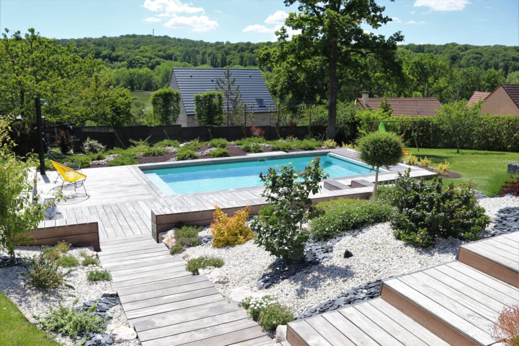 services d'aménagement extérieur - jardin vert avec piscine