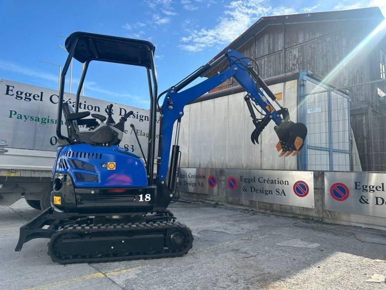 Pelle mécanique lithium ( 100% électrique )  Poids 1,8t