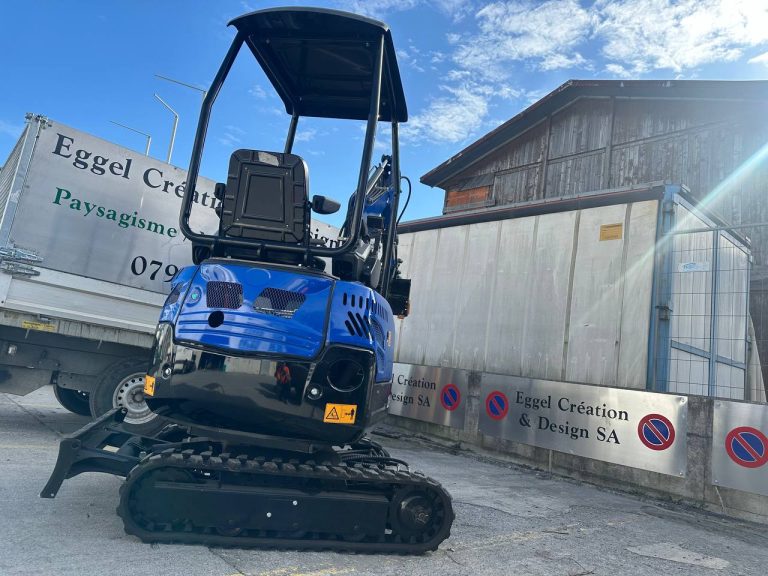 Pelle mécanique lithium ( 100% électrique )  Poids 1,8t